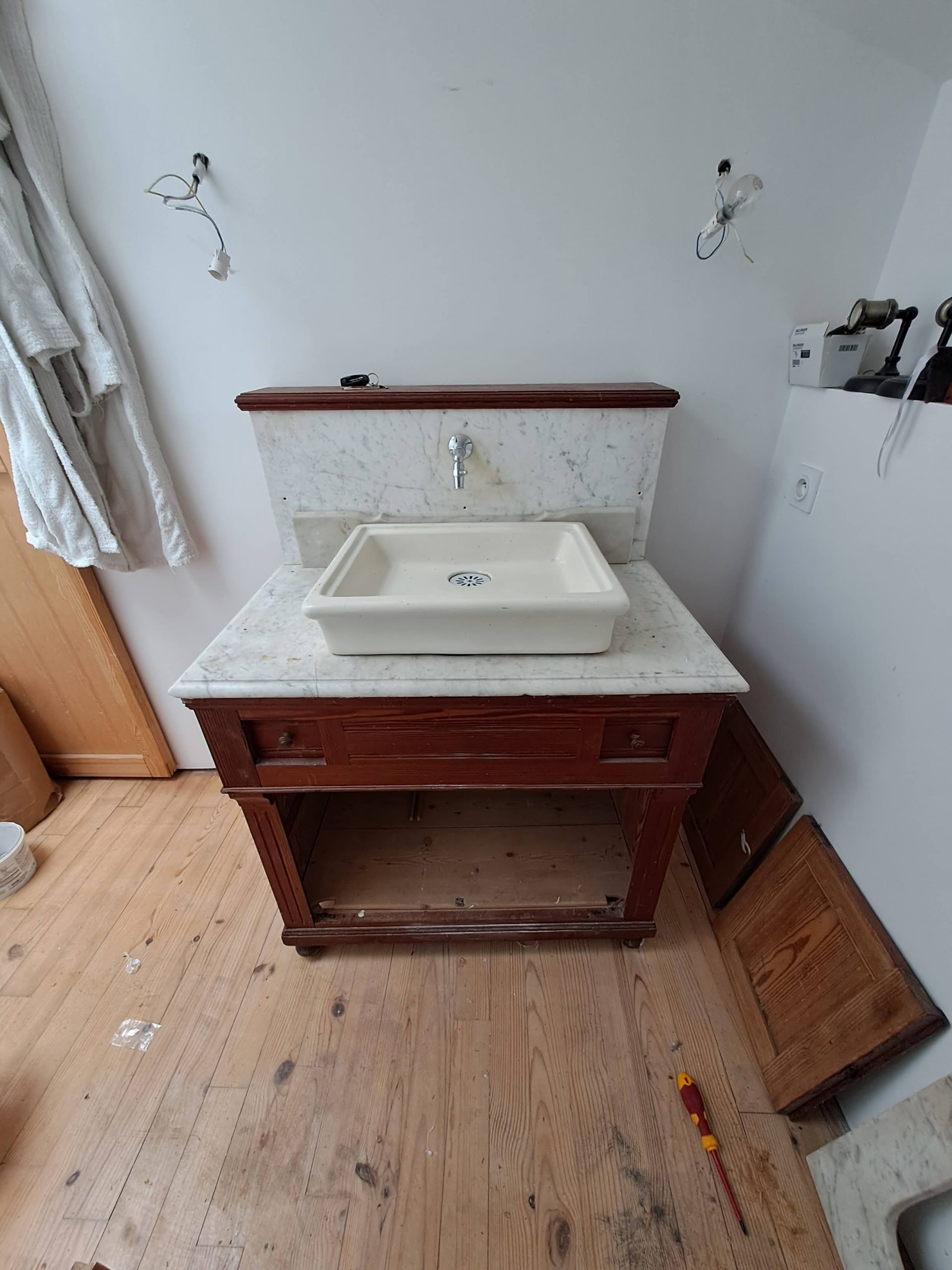 adaptation lavabo antiquite pendant