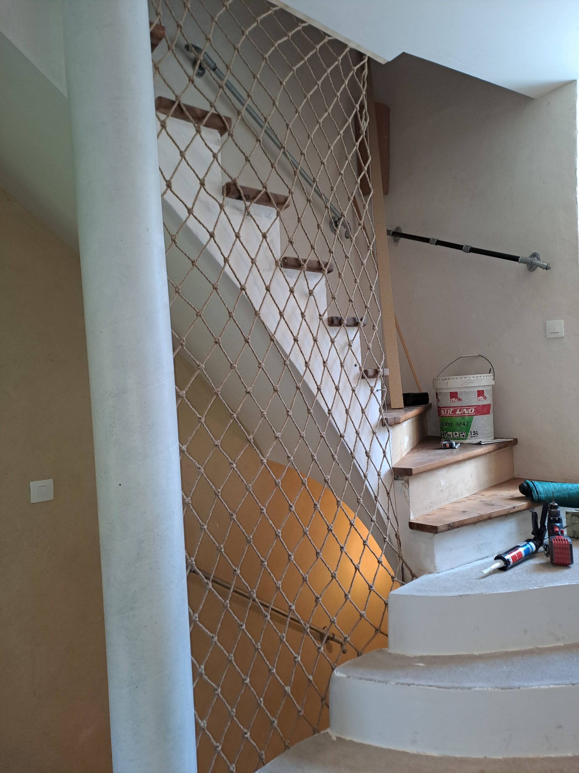 pose filet pecheur escalier