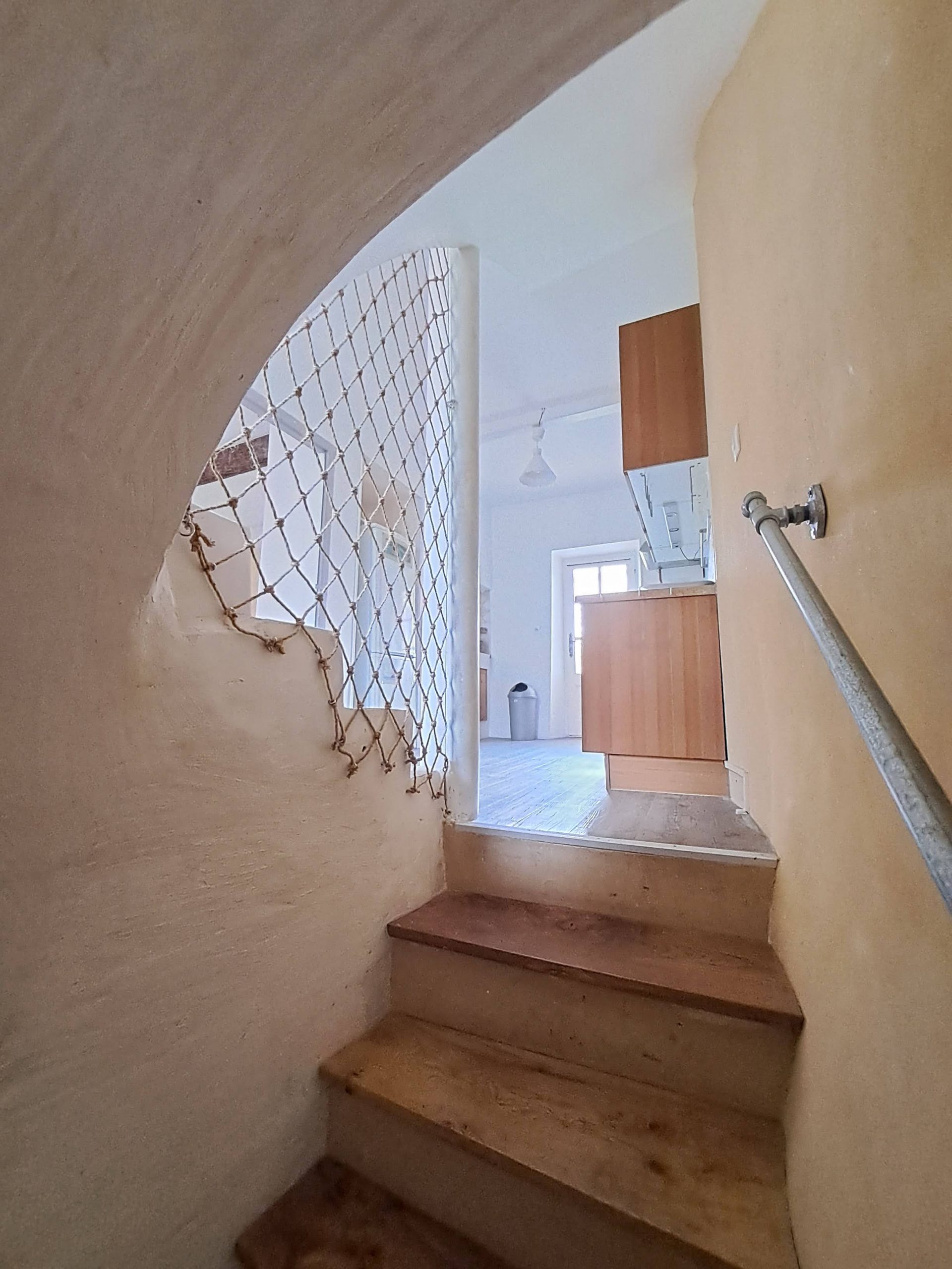 pose filet pecheur et rampe deco escalier